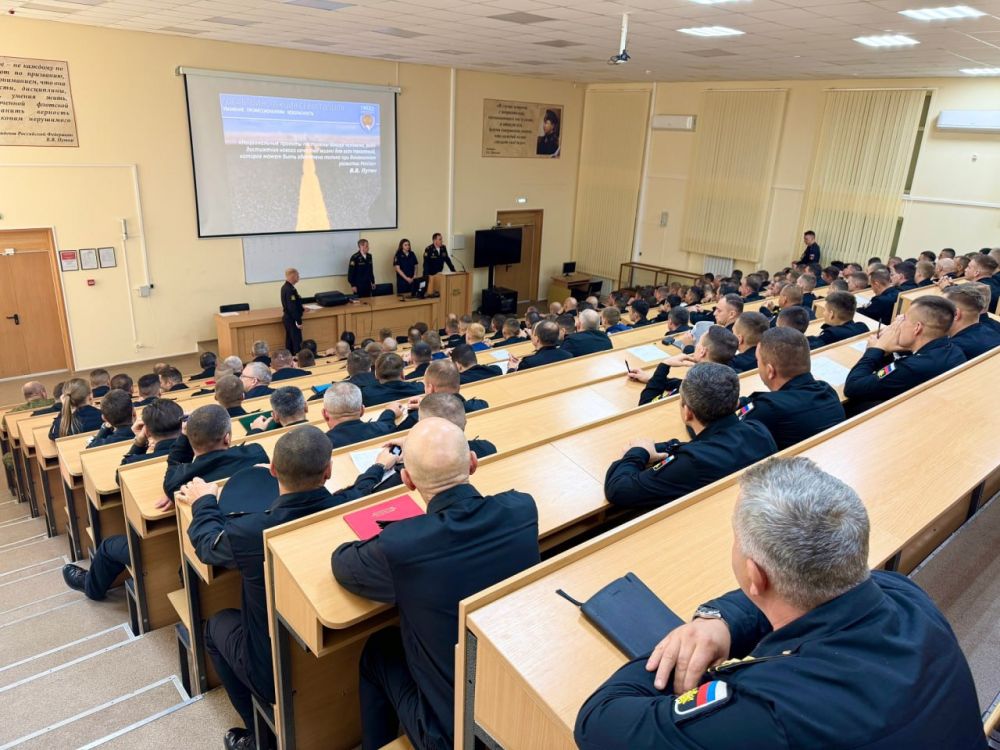 Сотрудники севастопольской Госавтоинспекции напомнили курсантам и военнослужащим о важности соблюдения ПДД Сотрудники севастопольской Госавтоинспекции напомнили курсантам и военнослужащим о важности соблюдения ПДД