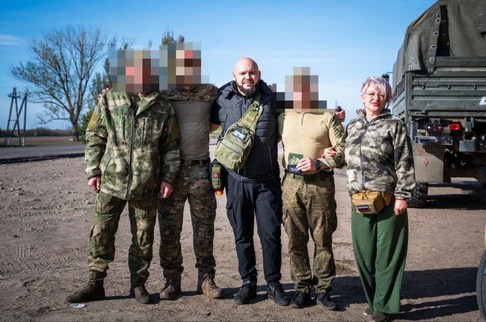 Владимир Сальдо: Уполномоченный по правам человека в Херсонский области Сергей Георгиев посетил бойцов группировки войск «Днепр» на передовой Владимир Сальдо: Уполномоченный по правам человека в Херсонский области Сергей Георгиев посетил бойцов группировки войск «Днепр» на передовой