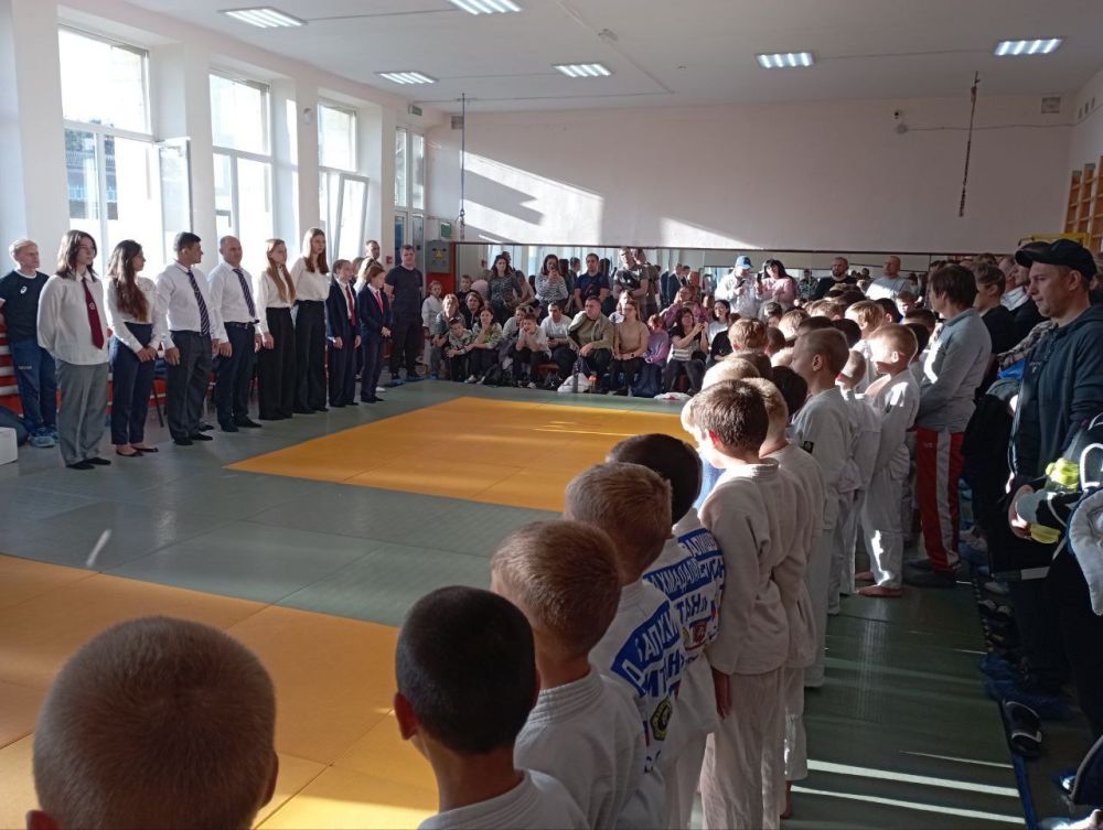 2 ноября в поселке Грэсовский, в спортивном комплексе МБУДО «ЭНЕРГИЯ», при поддержке Департамента образования администрации Симферополя, прошли Открытые городские соревнования по дзюдо, посвященные Дню народного единства