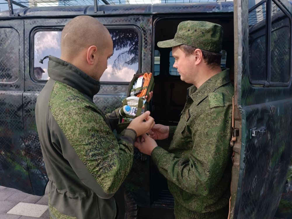 Офицеры СК Крыма и Севастополя отправили на передовую модернизированную «буханку» и спецтехнику Офицеры СК Крыма и Севастополя отправили на передовую модернизированную «буханку» и спецтехнику