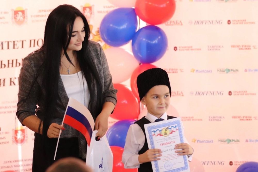 Заместитель председателя Госкомнаца Крыма Айкуи Арутюнян приняла участие в церемонии награждения участников и победителей конкурса детского рисунка «В дружбе народов – единство страны!» Заместитель председателя Госкомнаца Крыма Айкуи Арутюнян приняла участие в церемонии награждения участников и победителей конкурса детского рисунка «В дружбе народов – единство страны!»