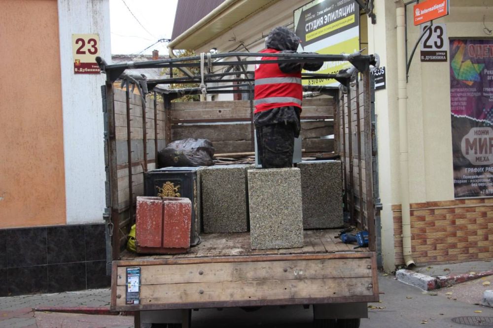 #ЖКХ_и_строительство. В Керчи установят 1250 урн. Подрядная организация уже приступила к работам #ЖКХ_и_строительство. В Керчи установят 1250 урн. Подрядная организация уже приступила к работам