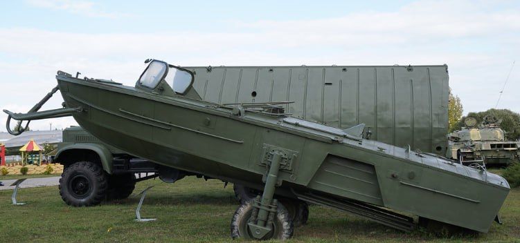 Иногда задают вопрос: «а зачем нам отдельный род войск для морских десантов?», и неодобрительно кивают в сторону морской пехоты Иногда задают вопрос: «а зачем нам отдельный род войск для морских десантов?», и неодобрительно кивают в сторону морской пехоты