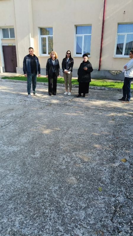 Эммилия Леонова: Совместно с депутатом Евпаторийского городского совета Михаилом Сергеевичем Коротким, представителями... Эммилия Леонова: Совместно с депутатом Евпаторийского городского совета Михаилом Сергеевичем Коротким, представителями...