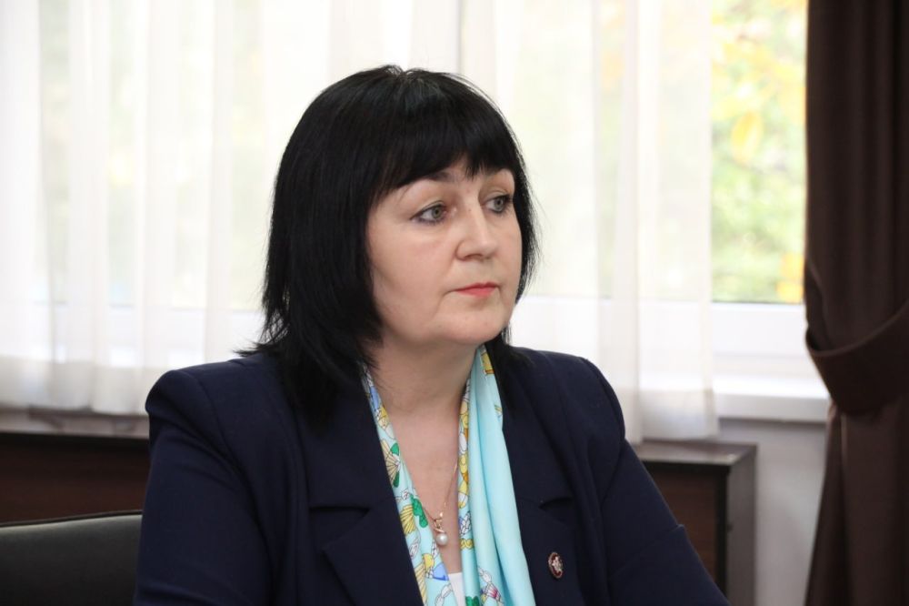 В Симферополе прошёл «круглый стол» «Войны выигрывают школьные учителя» В Симферополе прошёл «круглый стол» «Войны выигрывают школьные учителя»
