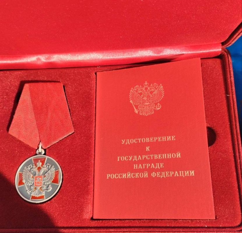 Указом Президента Российской Федерации Владимира Владимировича Путина медалью ордена «За заслуги перед Отечеством II степени» награжден наш земляк, феодосиец Юрий Владимирович Шаповалов Указом Президента Российской Федерации Владимира Владимировича Путина медалью ордена «За заслуги перед Отечеством II степени» награжден наш земляк, феодосиец Юрий Владимирович Шаповалов