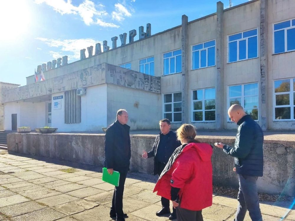 Владислав Хаджиев: С Председателем Совета министров РК Юрием Михайловичем Гоцанюком осмотрели учреждения культуры в селах Крымское, Кольцово и Добрушино Владислав Хаджиев: С Председателем Совета министров РК Юрием Михайловичем Гоцанюком осмотрели учреждения культуры в селах Крымское, Кольцово и Добрушино