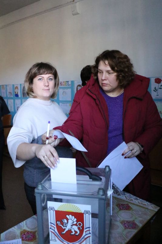 Как секретарь местного отделения партии, глава муниципального образования - председатель Бахчисарайского районного совета... Как секретарь местного отделения партии, глава муниципального образования - председатель Бахчисарайского районного совета...