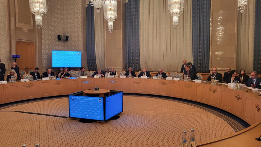 Члены ОП Крыма стали участниками Ялтинского международного форума в Москве Члены ОП Крыма стали участниками Ялтинского международного форума в Москве