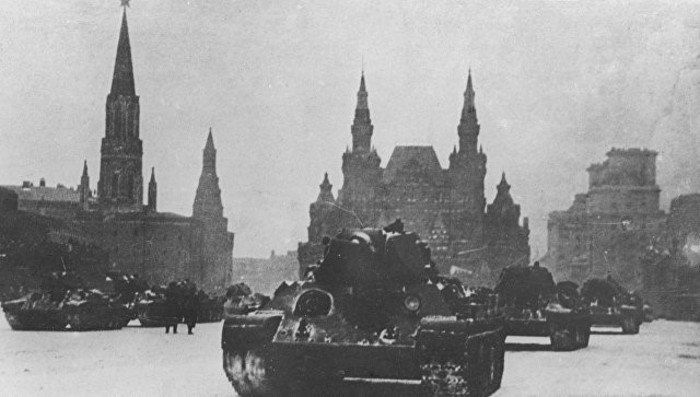Екатерина Алтабаева: 7 ноября 1941 в Москве прошёл военный парад в ознаменование 24-й годовщины Великого Октября Екатерина Алтабаева: 7 ноября 1941 в Москве прошёл военный парад в ознаменование 24-й годовщины Великого Октября