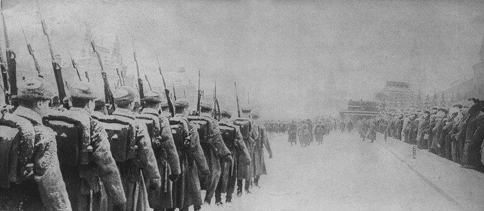 Екатерина Алтабаева: 7 ноября 1941 в Москве прошёл военный парад в ознаменование 24-й годовщины Великого Октября Екатерина Алтабаева: 7 ноября 1941 в Москве прошёл военный парад в ознаменование 24-й годовщины Великого Октября