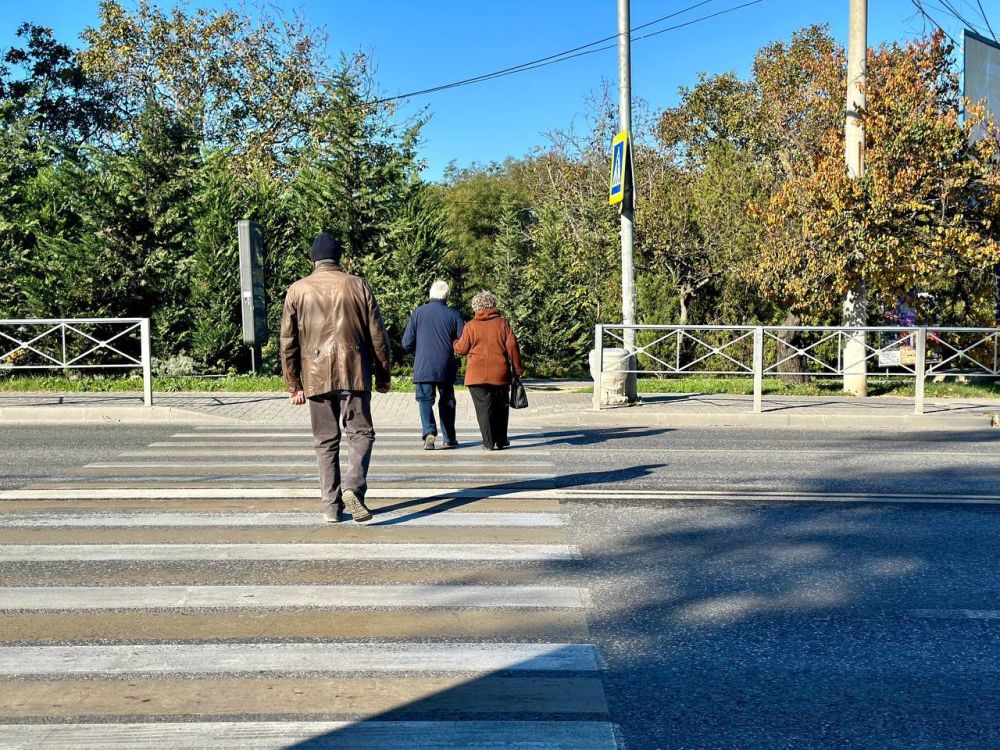 На проспекте Героев Сталинграда в районе бухты Круглой устанавливают светофор На проспекте Героев Сталинграда в районе бухты Круглой устанавливают светофор