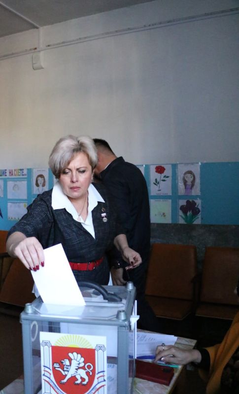 Как секретарь местного отделения партии, глава муниципального образования - председатель Бахчисарайского районного совета... Как секретарь местного отделения партии, глава муниципального образования - председатель Бахчисарайского районного совета...