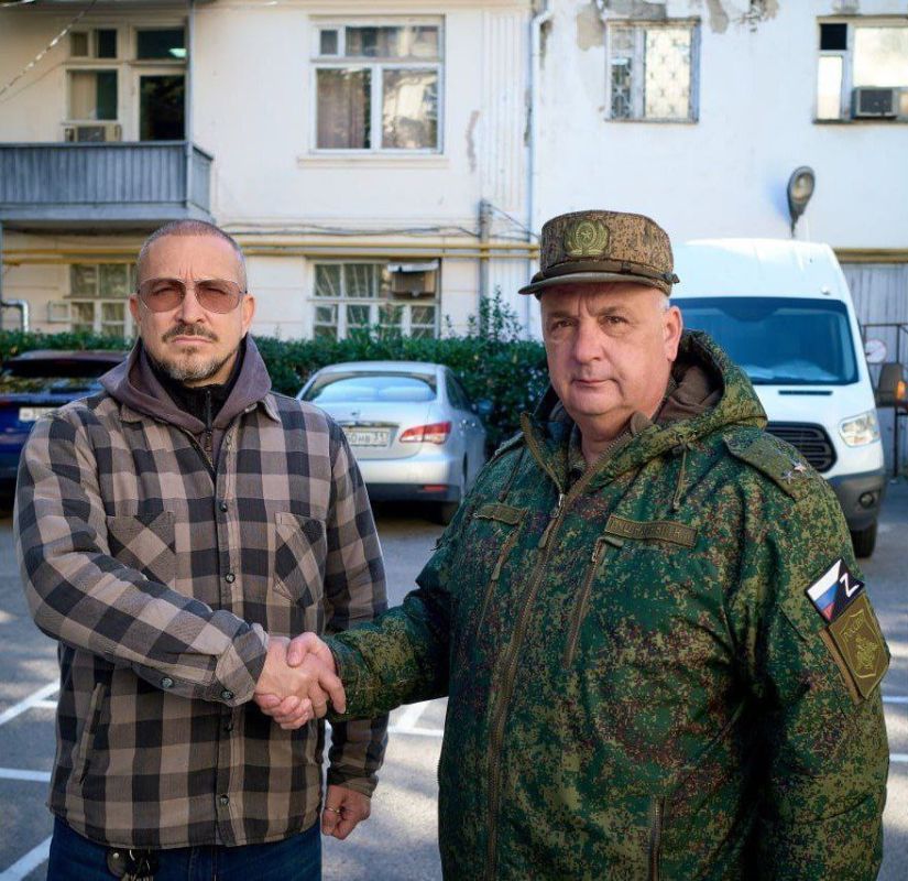 Певец Александр Фадеев, известный под псевдонимом Данко, вступил в добровольческое подразделение "Барс-Крым" Певец Александр Фадеев, известный под псевдонимом Данко, вступил в добровольческое подразделение "Барс-Крым"