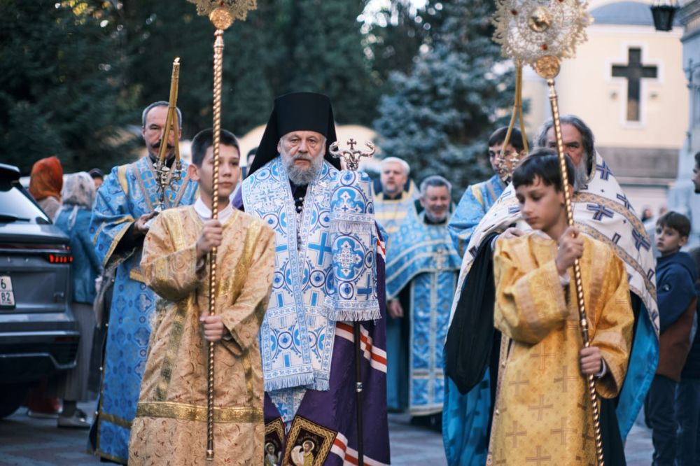 Янина Павленко: Ялта встретила чудотворную икону Божией Матери «Феодоровскую» Янина Павленко: Ялта встретила чудотворную икону Божией Матери «Феодоровскую»
