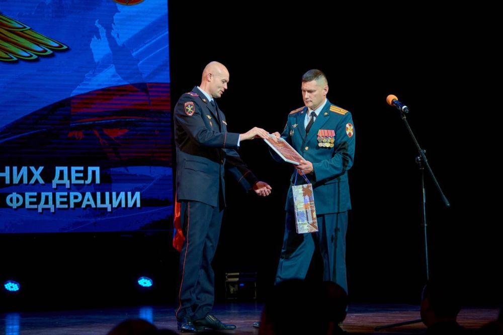 Сотрудников полиции Ялты поздравили с профессиональным праздником Сотрудников полиции Ялты поздравили с профессиональным праздником