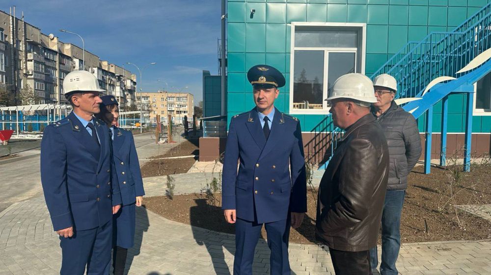 Сегодня, 8 ноября 2024 года, заместитель прокурора Республики Крым Павел Кучерявенко выехал на объект строительства – 72-квартирый дом по улице Проезжей в городе Джанкое. Сегодня, 8 ноября 2024 года, заместитель прокурора Республики Крым Павел Кучерявенко выехал на объект строительства – 72-квартирый дом по улице Проезжей в городе Джанкое.