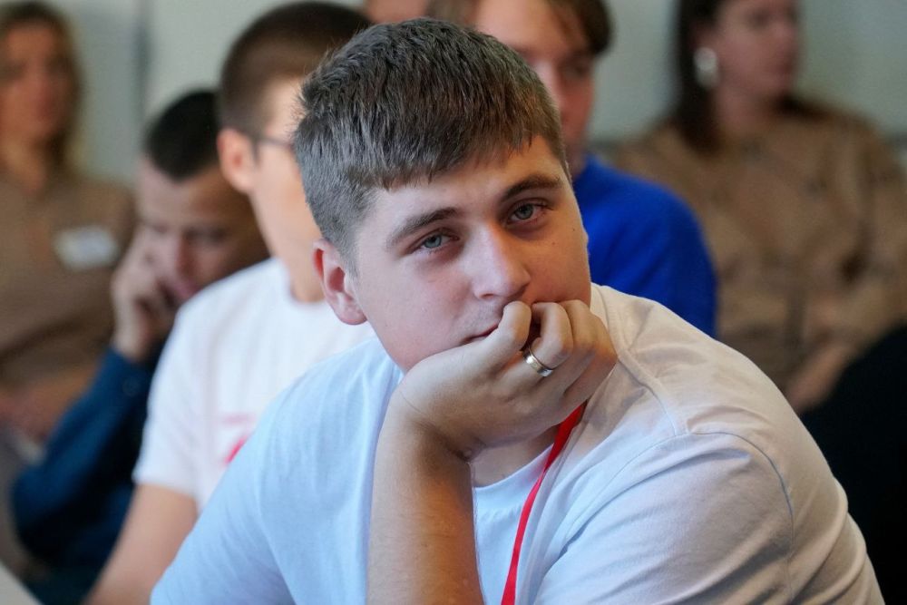 Александр Юрьев: Сегодня в рамках программы «ГосСтарт. Диалог» встретился с евпаторийскими студентами и школьниками в молодёжном центре «ПРОдвижение» Александр Юрьев: Сегодня в рамках программы «ГосСтарт. Диалог» встретился с евпаторийскими студентами и школьниками в молодёжном центре «ПРОдвижение»