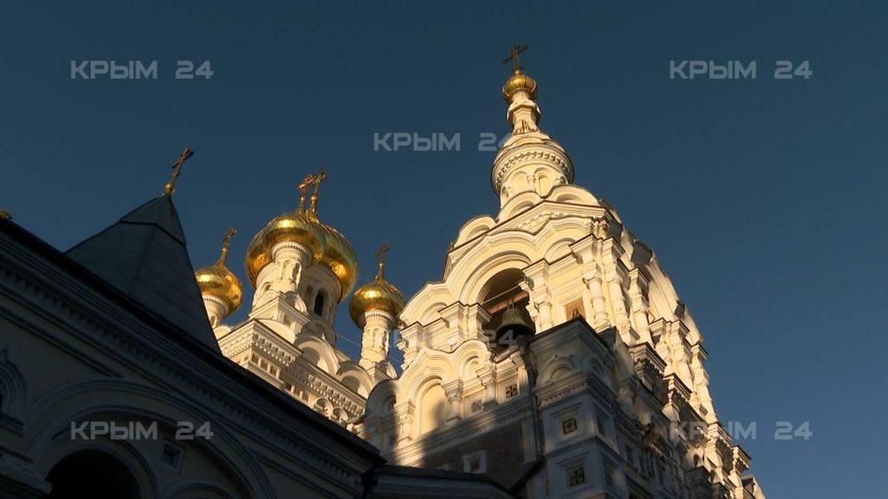 Чудотворную икону Феодоровской Божией Матери доставили в собор Святого Благоверного Князя Александра Невского в Ялте Чудотворную икону Феодоровской Божией Матери доставили в собор Святого Благоверного Князя Александра Невского в Ялте