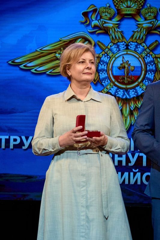 Сотрудников полиции Ялты поздравили с профессиональным праздником Сотрудников полиции Ялты поздравили с профессиональным праздником