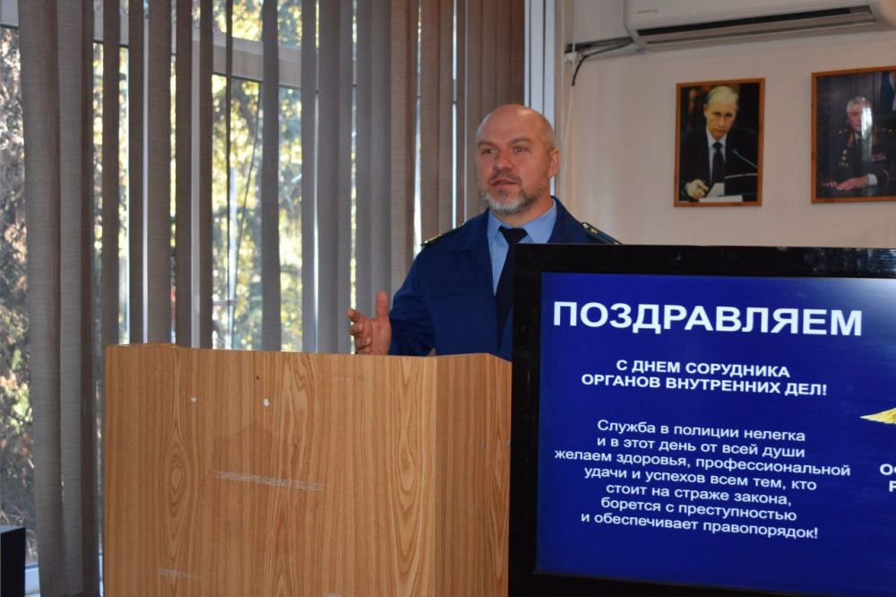Галина Огнёва: В преддверии Дня сотрудника органов внутренних дел Российской Федерации с радостью поздравила сотрудников полиции города Алушты с праздником, а также вручила почетные грамоты и благодарности заслуженным работникам Галина Огнёва: В преддверии Дня сотрудника органов внутренних дел Российской Федерации с радостью поздравила сотрудников полиции города Алушты с праздником, а также вручила почетные грамоты и благодарности заслуженным работникам