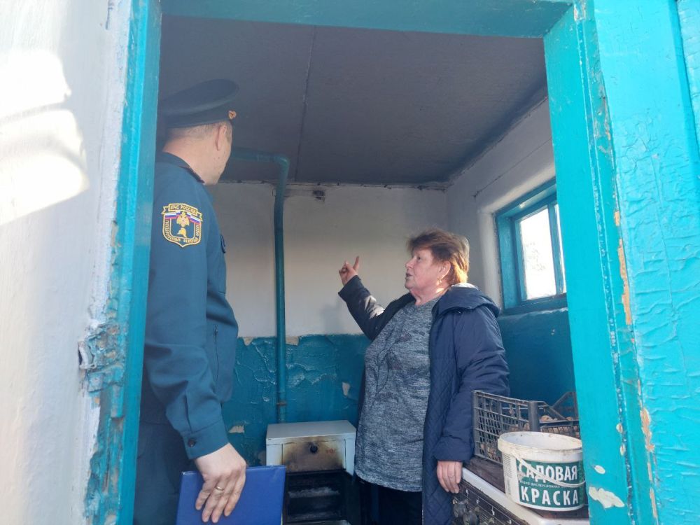 Сотрудники МЧС провели профилактический рейд в сёлах Донское и Клёновка Сотрудники МЧС провели профилактический рейд в сёлах Донское и Клёновка
