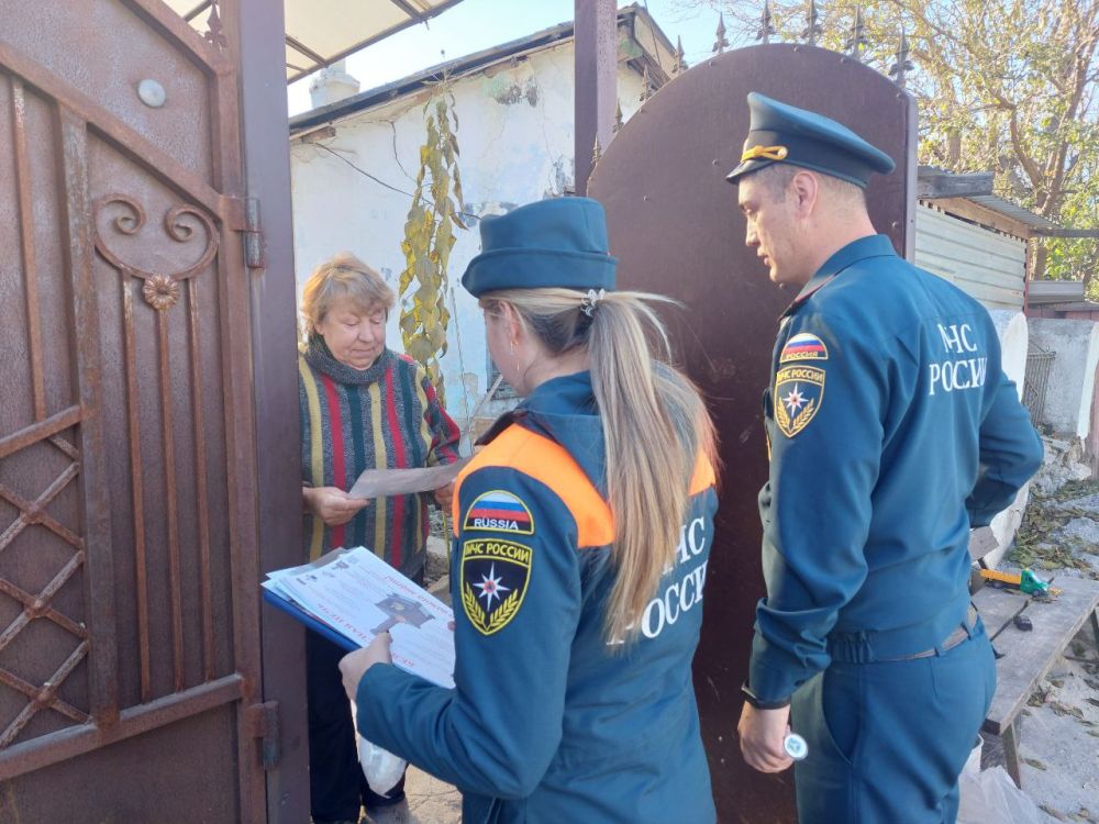 Сотрудники МЧС провели профилактический рейд в сёлах Донское и Клёновка Сотрудники МЧС провели профилактический рейд в сёлах Донское и Клёновка