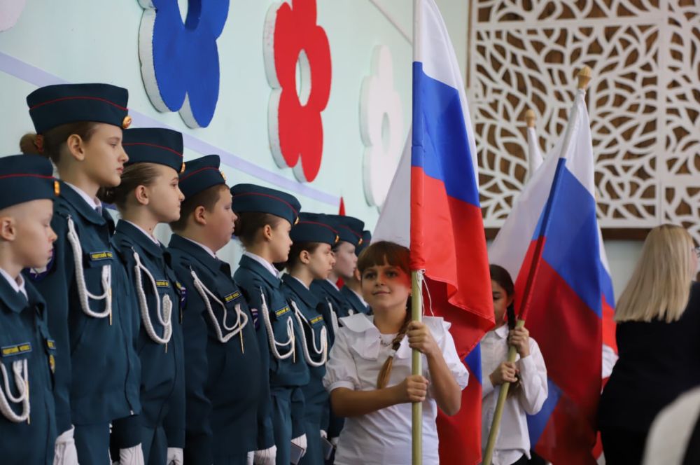Ольга Урайкина: Сегодня в МБОУ "Угловская СОШ им. Бурнашова А.А.» состоялось торжественная церемония посвящения в кадеты обучающихся 5-К класса Ольга Урайкина: Сегодня в МБОУ "Угловская СОШ им. Бурнашова А.А.» состоялось торжественная церемония посвящения в кадеты обучающихся 5-К класса