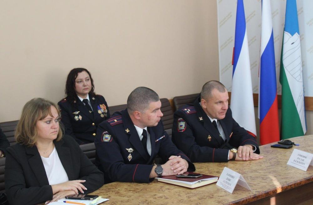 Валентина Варава: Сегодня в администрации Белогорского района состоялось совещание по вопросу создания в поселениях района народных дружин Валентина Варава: Сегодня в администрации Белогорского района состоялось совещание по вопросу создания в поселениях района народных дружин