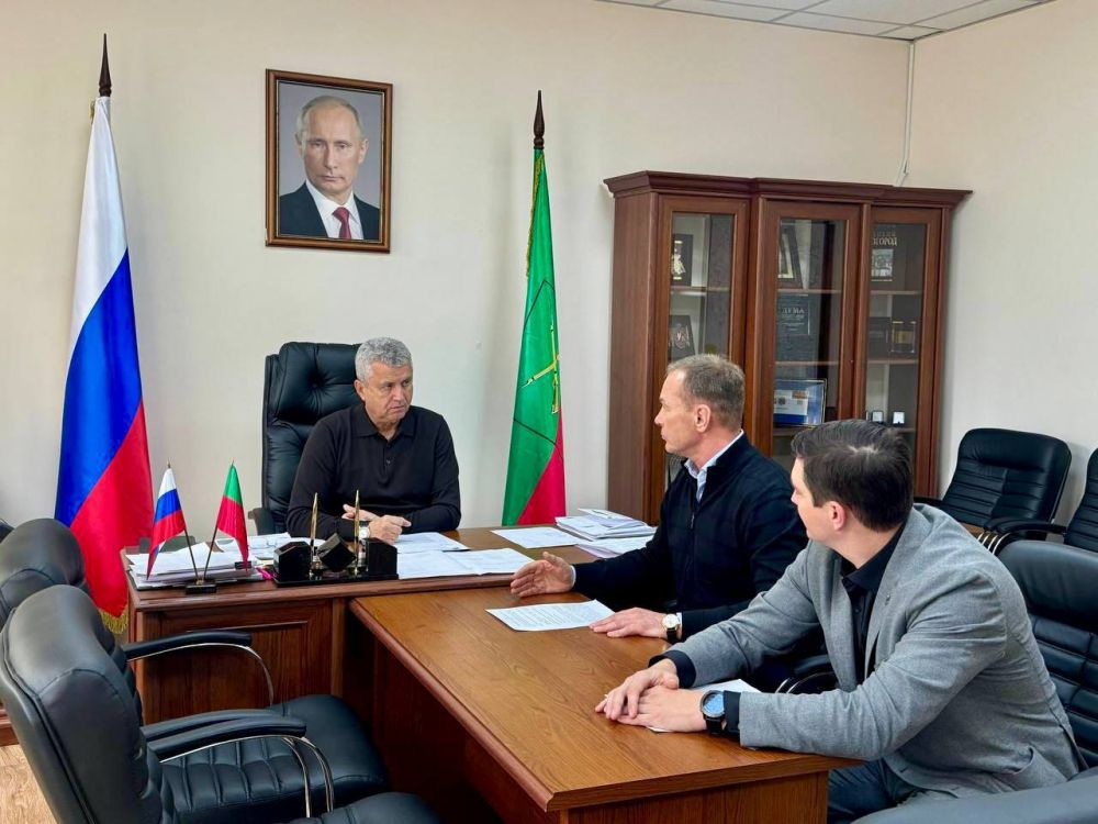 Депутат Государственного Совета Республики Крым Виталий Шатунов побывал с рабочим визитом в Запорожской области, где передал... Депутат Государственного Совета Республики Крым Виталий Шатунов побывал с рабочим визитом в Запорожской области, где передал...