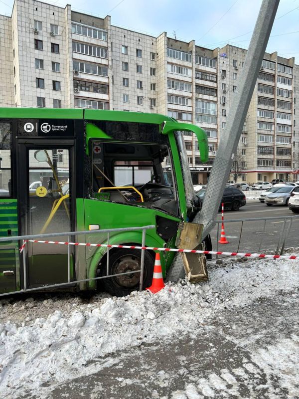 Что известно о ДТП с маршрутным автобусом в Тюмени: Что известно о ДТП с маршрутным автобусом в Тюмени: