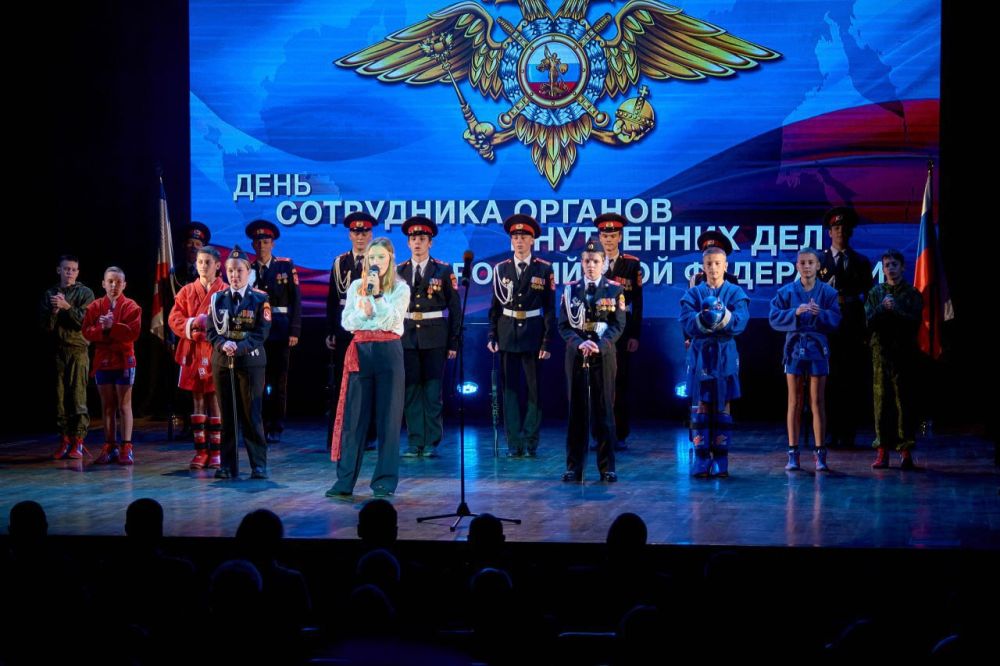 Сотрудников полиции Ялты поздравили с профессиональным праздником Сотрудников полиции Ялты поздравили с профессиональным праздником