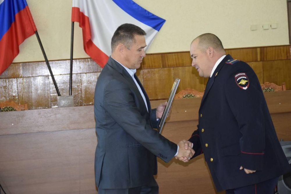 В администрации Черноморского района чествовали полицейских В администрации Черноморского района чествовали полицейских