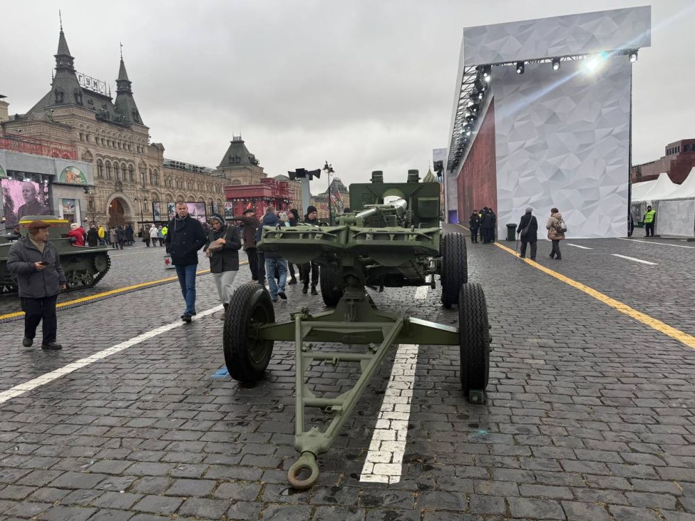 Анастасия Гридчина: С большим удовольствием побывала на экспозиции посвященной 83-ей годовщине легендарного военного парада 1941 года на Красной площади Анастасия Гридчина: С большим удовольствием побывала на экспозиции посвященной 83-ей годовщине легендарного военного парада 1941 года на Красной площади