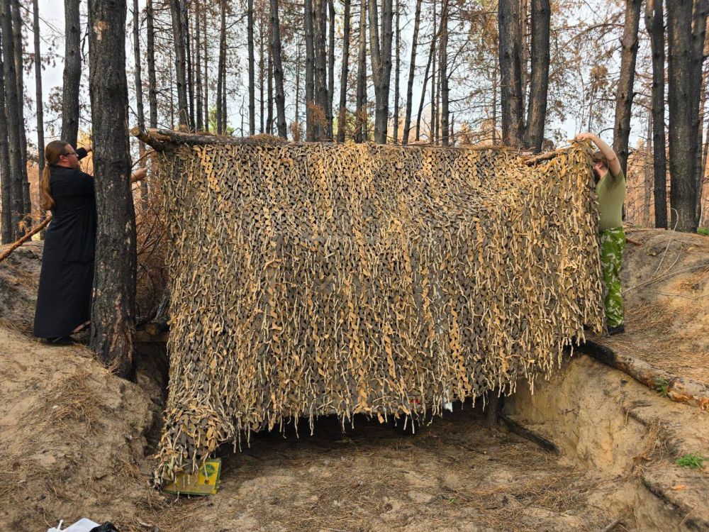 Из Крыма на фронт священники отправили масксети с осенней расцветкой Из Крыма на фронт священники отправили масксети с осенней расцветкой