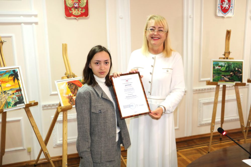 Ирина Кивико наградила победителей конкурса творческих работ «Россия - Куба. История дружбы», посвященного 60-летию со дня основания Российского общества дружбы с Кубой Ирина Кивико наградила победителей конкурса творческих работ «Россия - Куба. История дружбы», посвященного 60-летию со дня основания Российского общества дружбы с Кубой