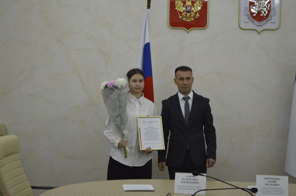 Валентина Лаврик: Совместно с сенатором Республики Крым Юрием Нимченко поздравила победителей восьмой Всероссийской детской творческой школы-конкурса в сфере развития и продвижения территорий «Портрет твоего края» Валентина Лаврик: Совместно с сенатором Республики Крым Юрием Нимченко поздравила победителей восьмой Всероссийской детской творческой школы-конкурса в сфере развития и продвижения территорий «Портрет твоего края»