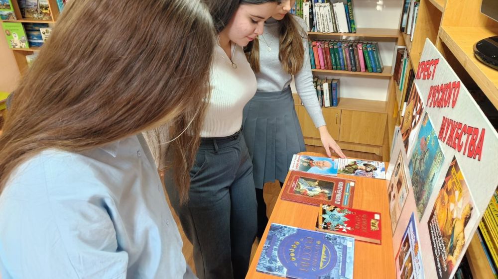 В филиале №11 Централизованной системы детских библиотек г. Симферополя для читателей прошел час познания Отечества «Великая... В филиале №11 Централизованной системы детских библиотек г. Симферополя для читателей прошел час познания Отечества «Великая...