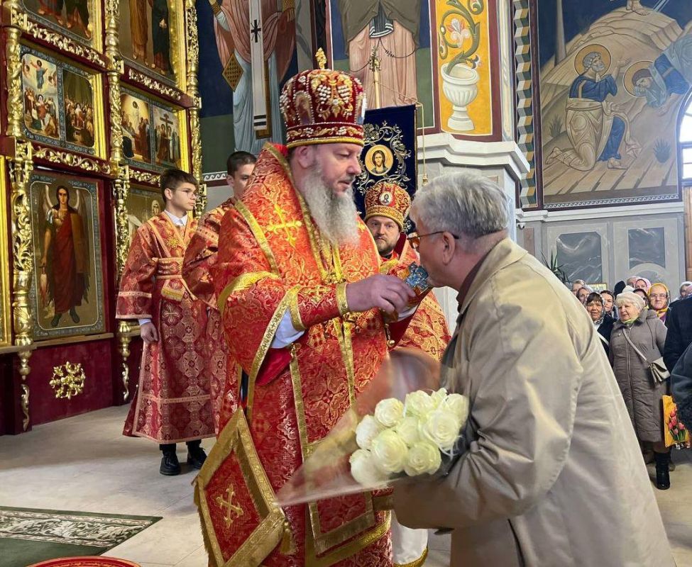 Сегодня в Свято-Покровском кафедральном соборе города прошли торжества по случаю 16-летия со дня образования Джанкойской епархии Сегодня в Свято-Покровском кафедральном соборе города прошли торжества по случаю 16-летия со дня образования Джанкойской епархии