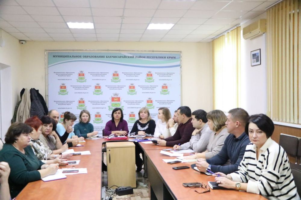 Ольга Урайкина: Под председательством заместителя Председателя Бахчисарайского районного совета Михаила Колкунова состоялось еженедельное совещание с главами поселений Ольга Урайкина: Под председательством заместителя Председателя Бахчисарайского районного совета Михаила Колкунова состоялось еженедельное совещание с главами поселений
