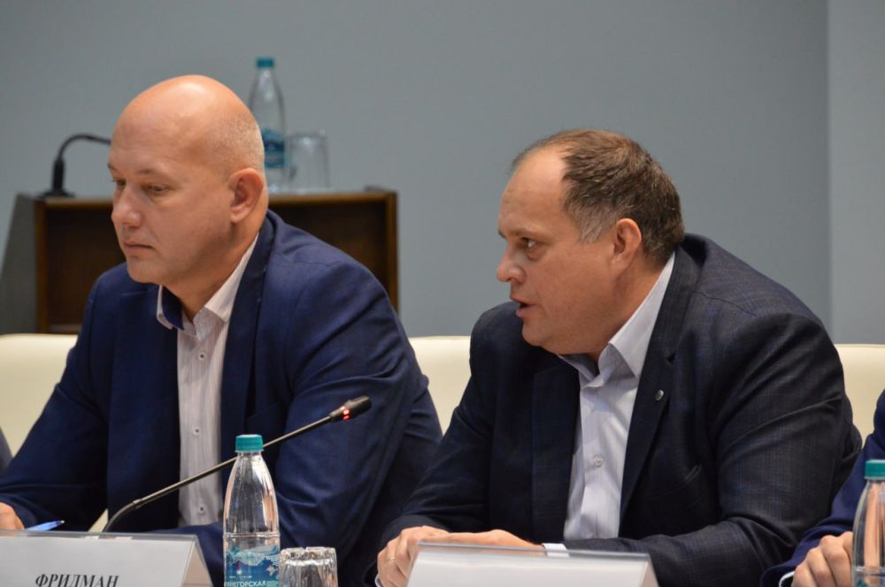 Алексей Ерёменко: Сегодня в Совете министров Республики Крым состоялось заседание расширенной коллегии министерства чрезвычайных ситуаций Республики Крым Алексей Ерёменко: Сегодня в Совете министров Республики Крым состоялось заседание расширенной коллегии министерства чрезвычайных ситуаций Республики Крым