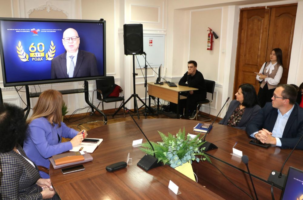 Ирина Кивико наградила победителей конкурса творческих работ «Россия - Куба. История дружбы», посвященного 60-летию со дня основания Российского общества дружбы с Кубой Ирина Кивико наградила победителей конкурса творческих работ «Россия - Куба. История дружбы», посвященного 60-летию со дня основания Российского общества дружбы с Кубой