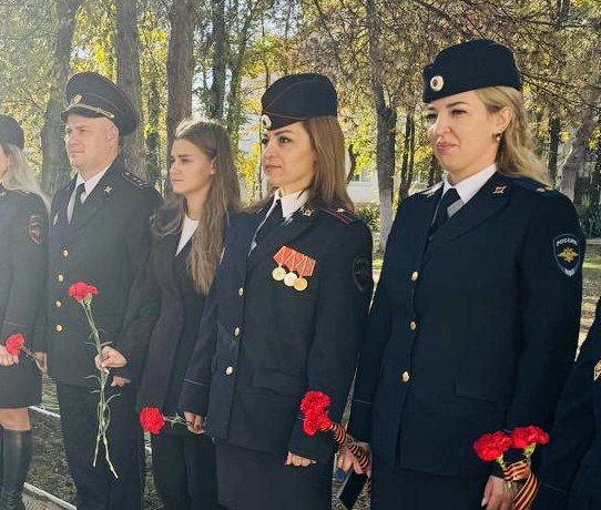 Сотрудники полиции в г. Саки приняли участие в памятном митинге Сотрудники полиции в г. Саки приняли участие в памятном митинге
