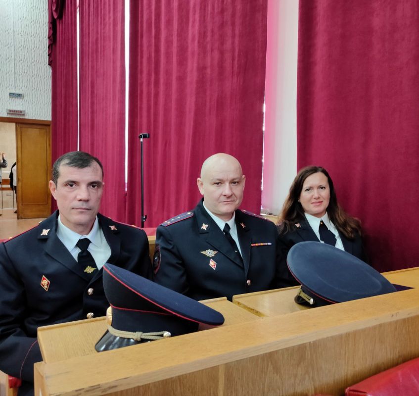В сессионном зале Симферопольского городского совета состоялся концерт, посвященный Дню сотрудника органов внутренних дел РФ В сессионном зале Симферопольского городского совета состоялся концерт, посвященный Дню сотрудника органов внутренних дел РФ