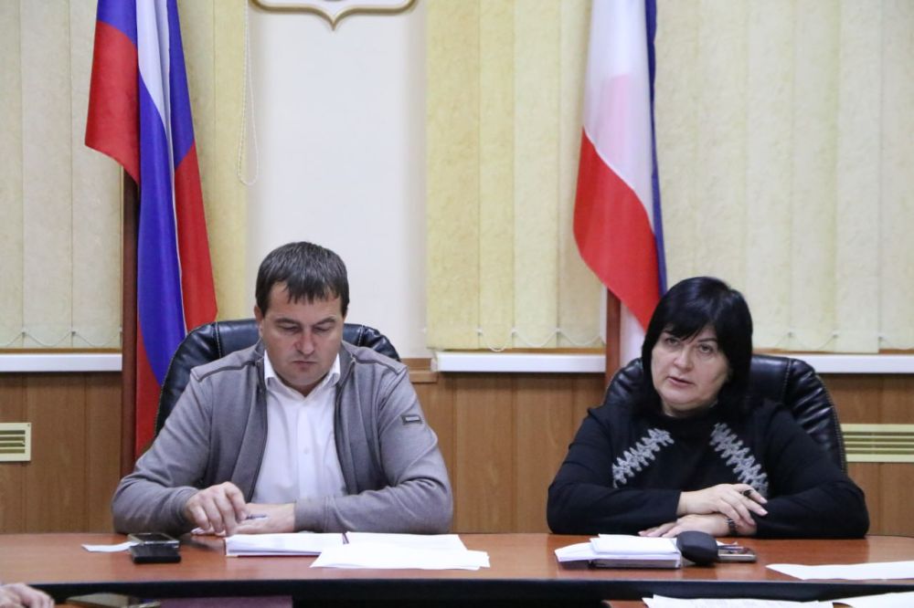 Ольга Урайкина: Под председательством заместителя Председателя Бахчисарайского районного совета Михаила Колкунова состоялось еженедельное совещание с главами поселений Ольга Урайкина: Под председательством заместителя Председателя Бахчисарайского районного совета Михаила Колкунова состоялось еженедельное совещание с главами поселений