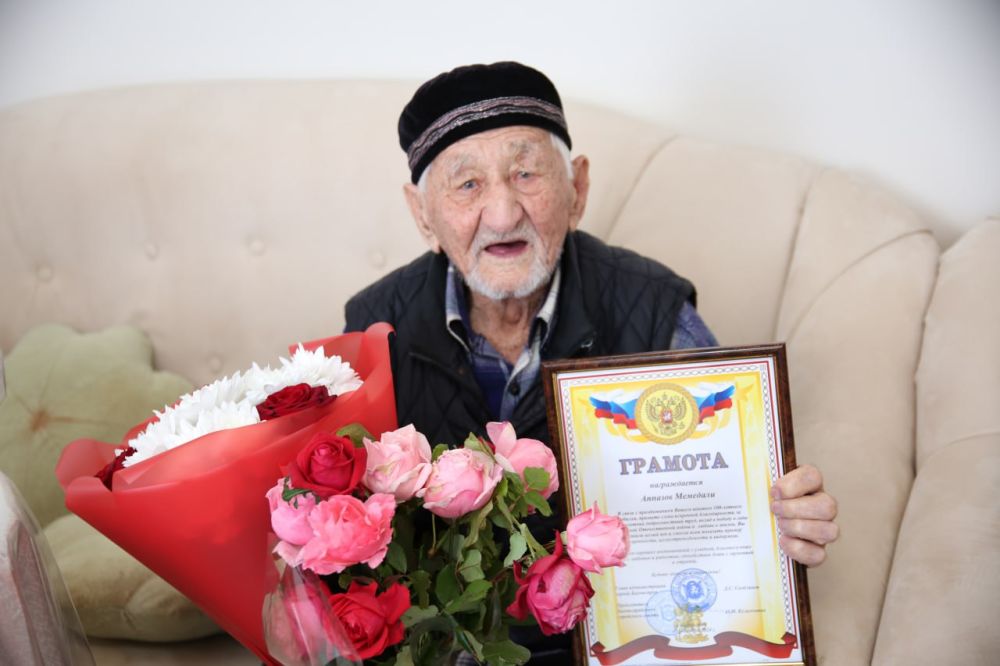 Дмитрий Скобликов: 11 ноября отмечает свой 100-летний юбилей житель нашего города, ветеран труда - Мемедали Аппазов Дмитрий Скобликов: 11 ноября отмечает свой 100-летний юбилей житель нашего города, ветеран труда - Мемедали Аппазов