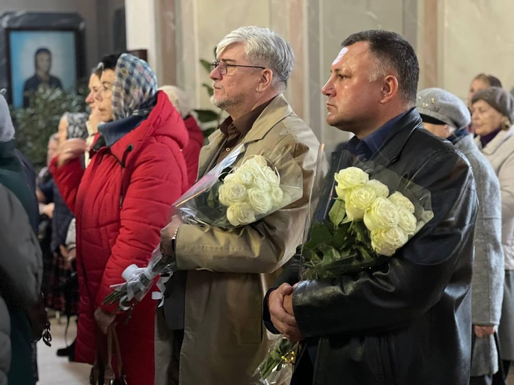 Сегодня в Свято-Покровском кафедральном соборе города прошли торжества по случаю 16-летия со дня образования Джанкойской епархии Сегодня в Свято-Покровском кафедральном соборе города прошли торжества по случаю 16-летия со дня образования Джанкойской епархии