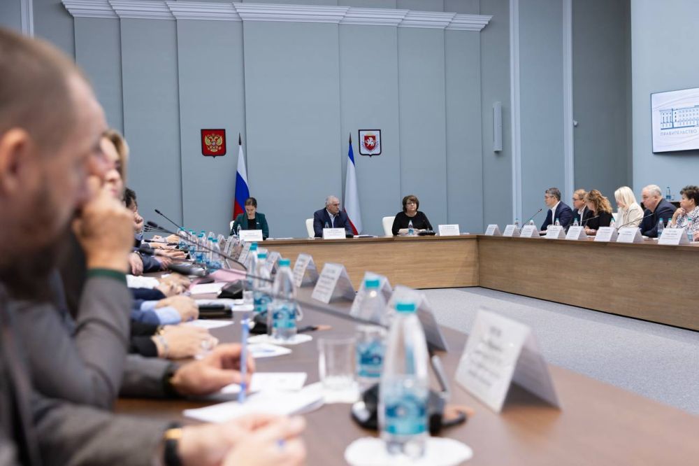 На расширенном заседании коллегии Министерства здравоохранения Республики Крым ключевым стало обсуждение вопроса обеспечения кадрами лечебных учреждений На расширенном заседании коллегии Министерства здравоохранения Республики Крым ключевым стало обсуждение вопроса обеспечения кадрами лечебных учреждений