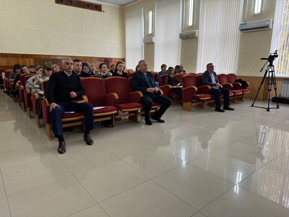 Александр Дудинов: Провел расширенное аппаратное совещание с руководителями ресурсоснабжающих организаций, отделов и подведомственных учреждений администрации Черноморского района Александр Дудинов: Провел расширенное аппаратное совещание с руководителями ресурсоснабжающих организаций, отделов и подведомственных учреждений администрации Черноморского района