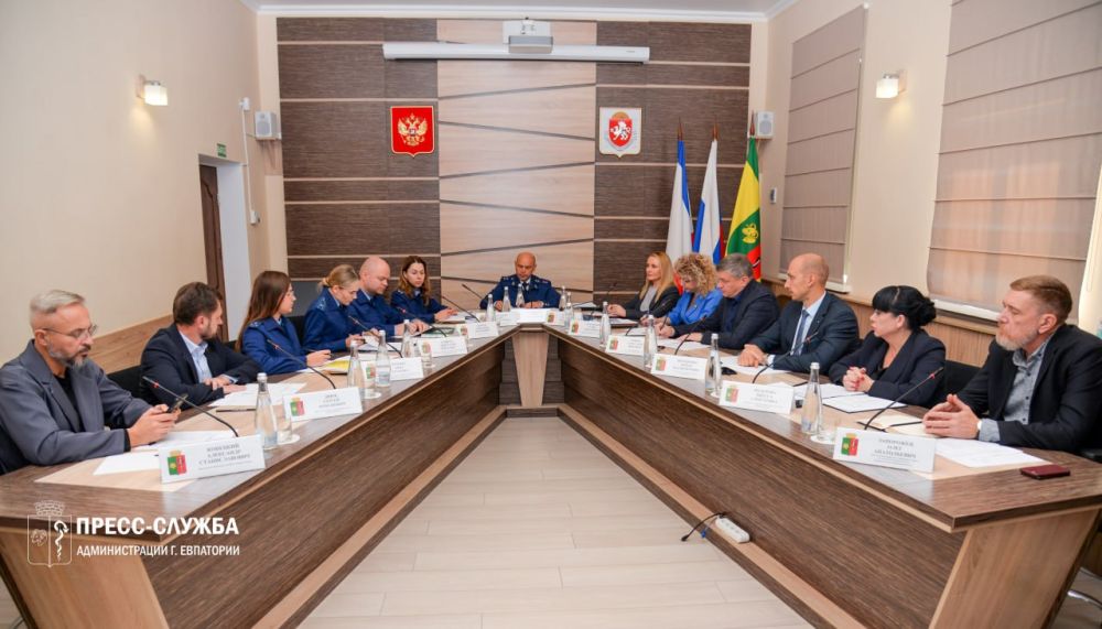 Прокурор Крыма провел встречу с предпринимателями Евпатории Прокурор Крыма провел встречу с предпринимателями Евпатории